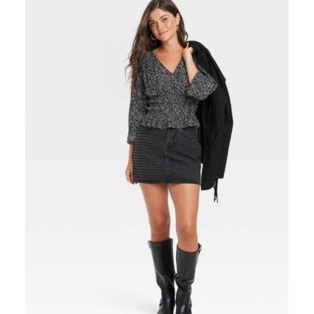 Universal Thread Blouse Women's Long Sleeve Smocked Top VNeck Size M Black/White - Picture 3 of 4
